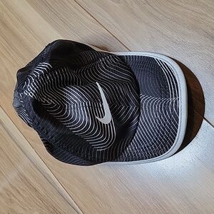 *3/$15* Nike Feather Light Dri-Fit Infant Baseball 🧢 Hat
